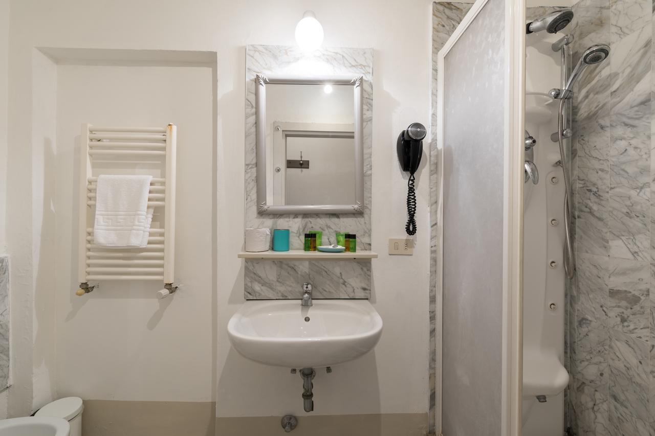F7 - Santa Croce One Bedroom Flat For 2 Or 3 Guests Florence Luaran gambar